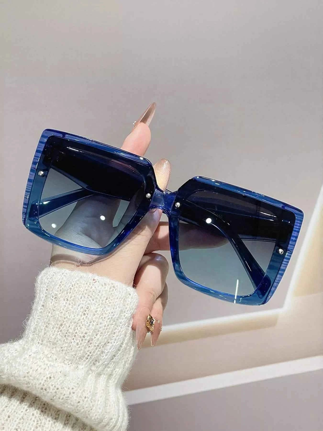 Oversized Gradient Square Sunglasses